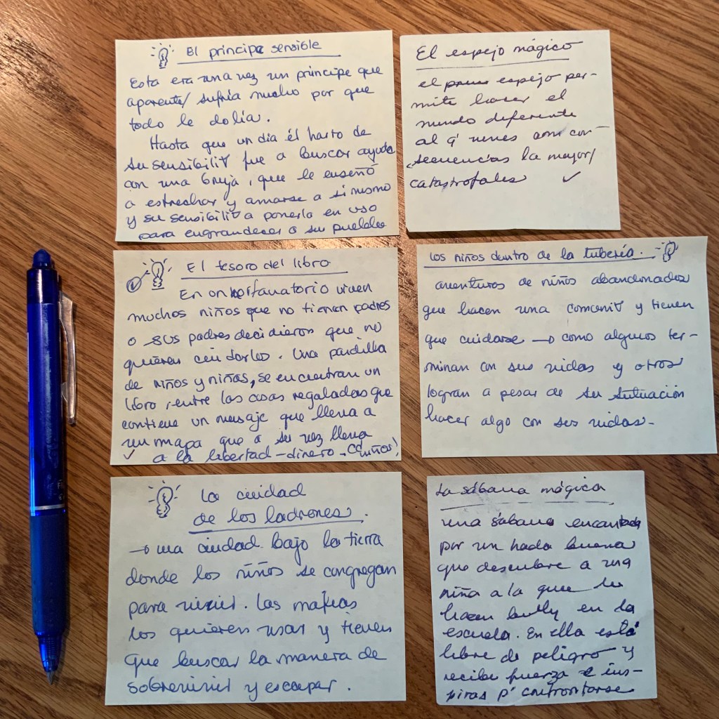 Ideas en Post-Its: Título del cuento y un pequeño Blurb.